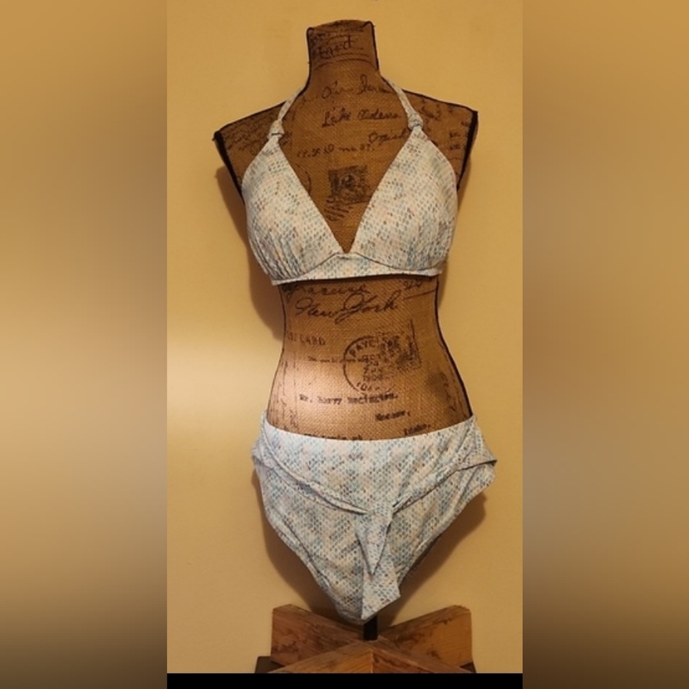 Shade & Shore Swimwear.  SIZE XL Bottom. SIZE 36 D Top.  Blue Snakeskin Print.